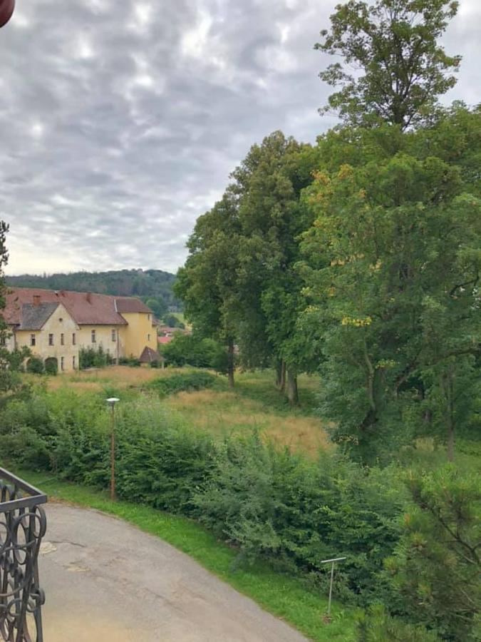 Druzstevni Dum Choustnik Hotel Exterior photo